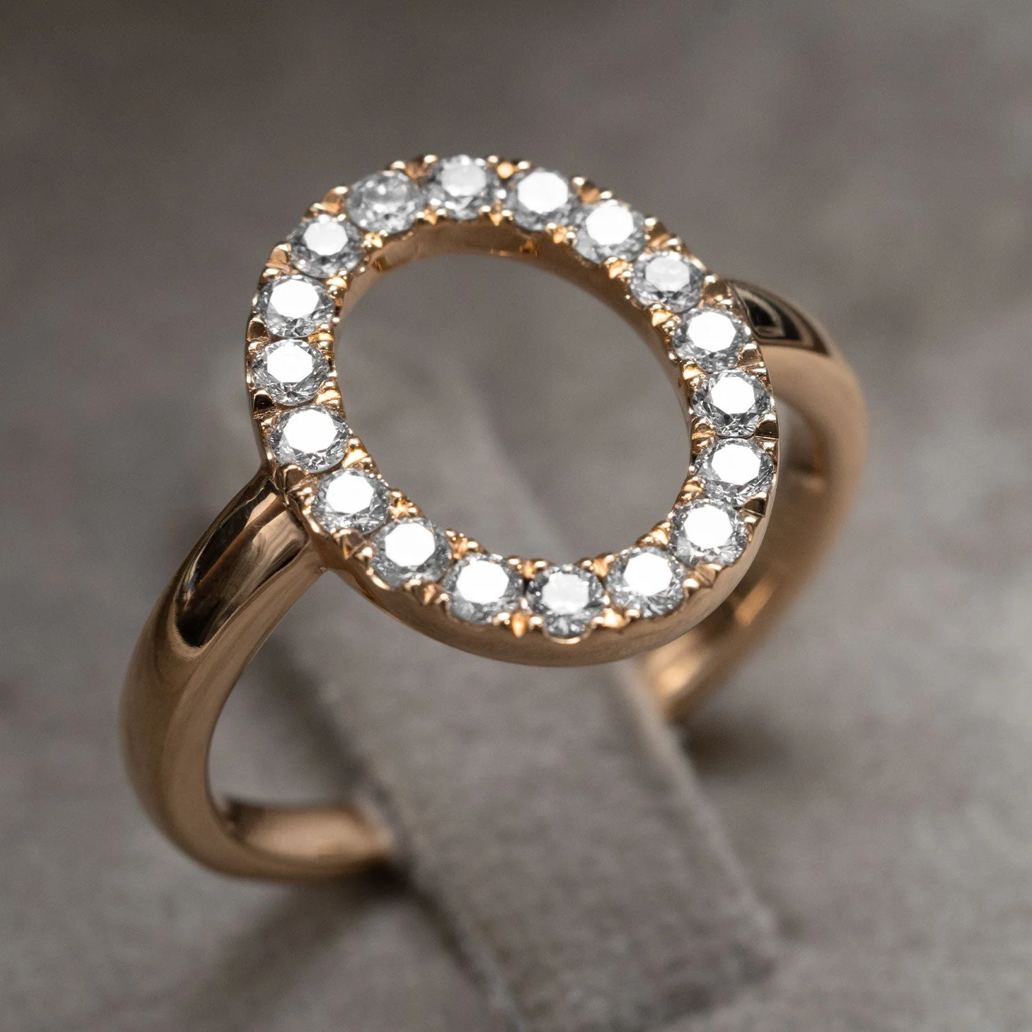 Ring Elipse 750 rose gold 18 brilliants 0.51ct.