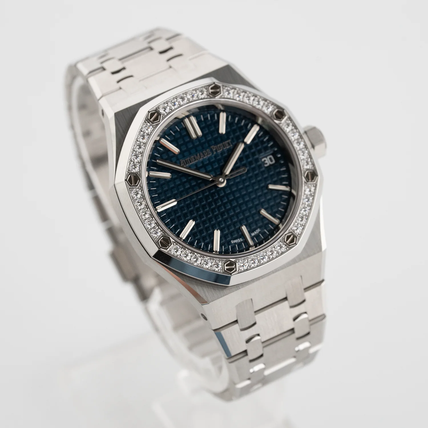 Royal Oak 37mm Blue Dial Diamond Bezel Unworn LC100 2026 - 15551ST.ZZ.1356ST.05 - Image 3
