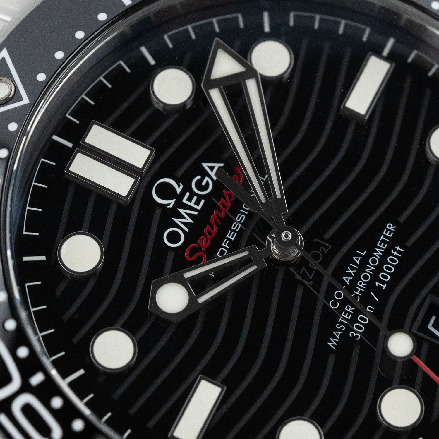 Seamaster Diver 300M Black Dial Unworn 2025 - 210.30.42.20.01.001 - Image 3