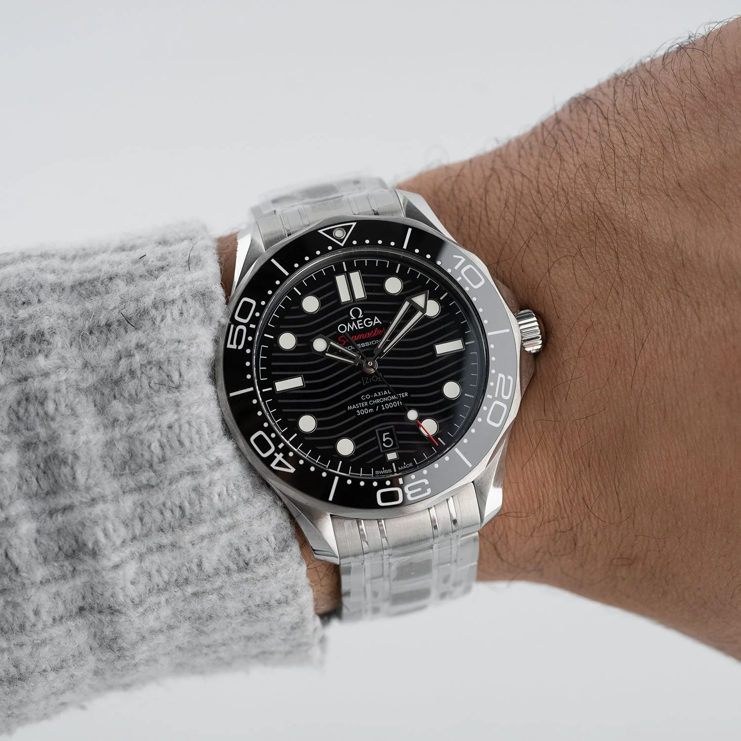 Seamaster Diver 300M Black Dial Unworn 2025 - 210.30.42.20.01.001 - Image 5