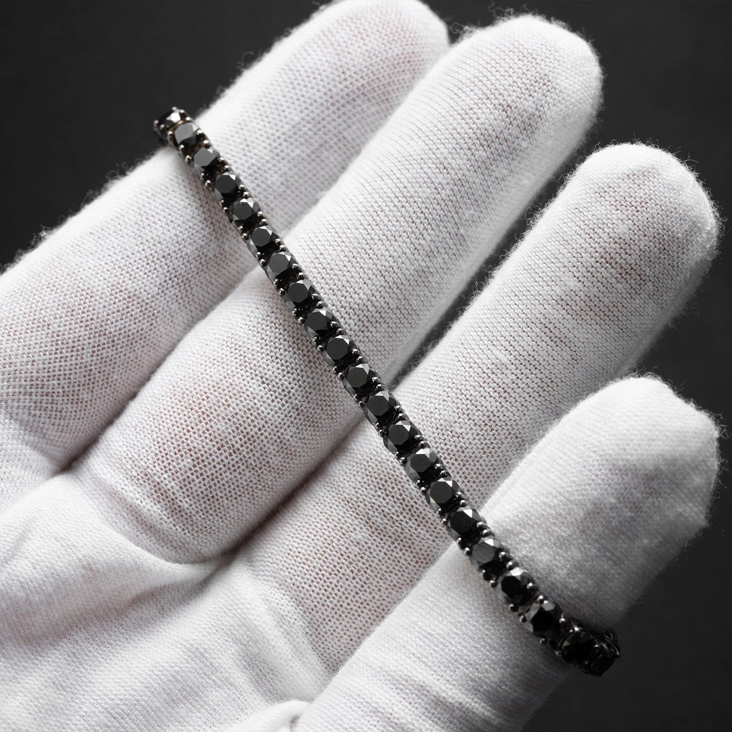 Tennis bracelet 750 white gold 37 black diamonds 21.09ct 19.5cm