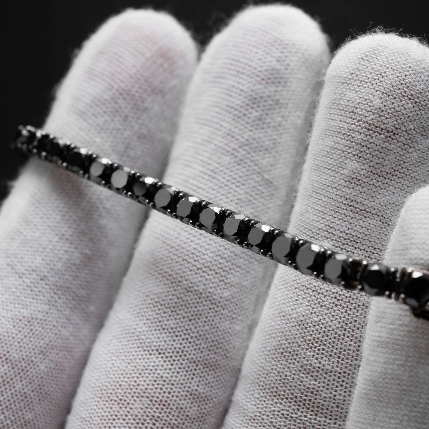 Tennis bracelet 750 white gold 44 black diamonds 12.88ct 19cm