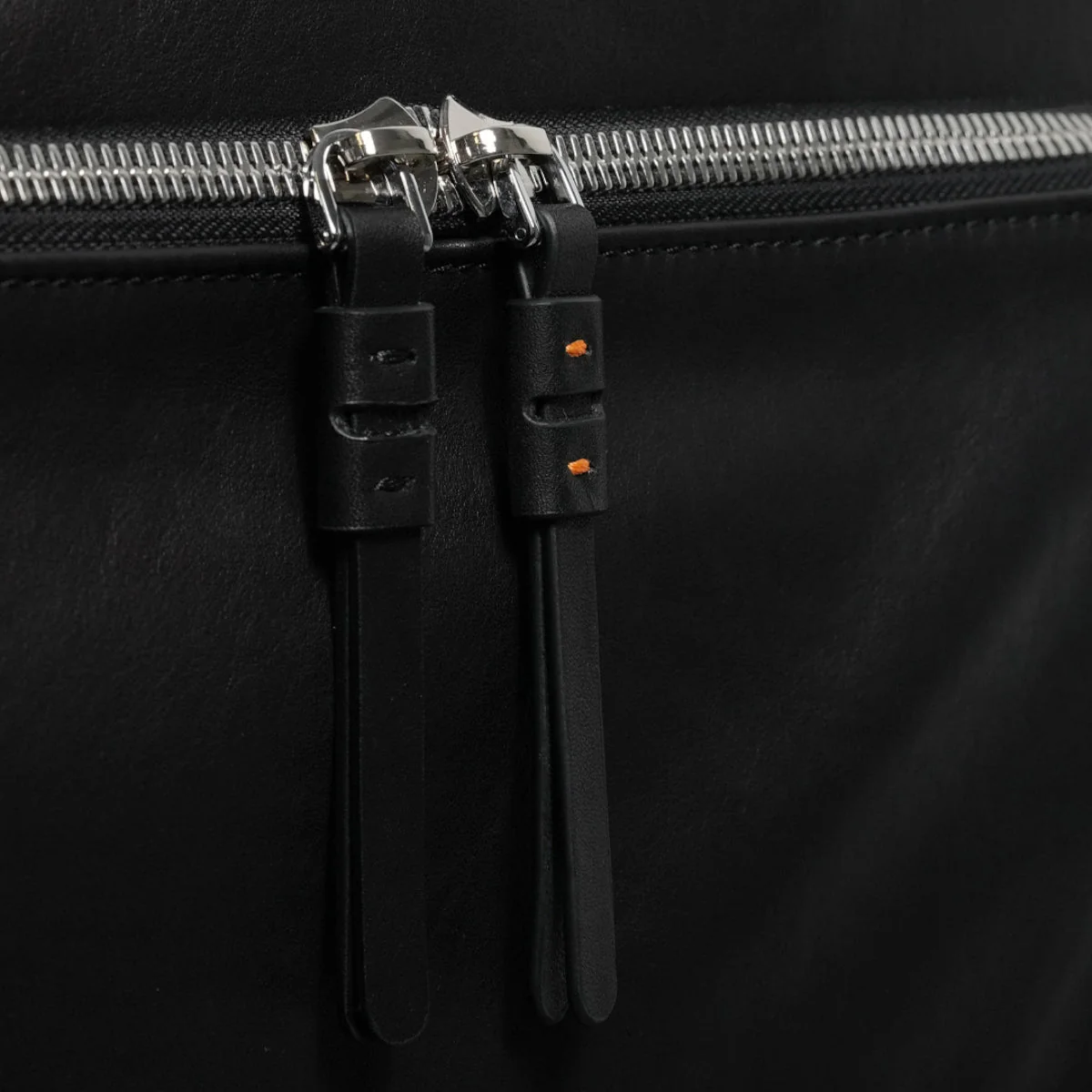 The ICONIC WEEKENDER BAG 100% super soft leather - Image 13