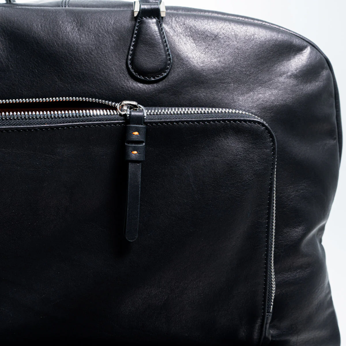 The ICONIC WEEKENDER BAG 100% super soft leather - Image 7