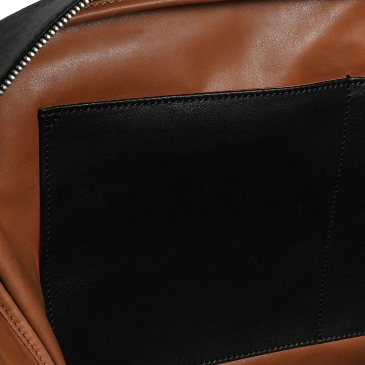 The ICONIC WEEKENDER BAG 100% super soft leather - Image 9